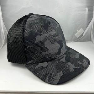 NWT men’s lululemon commission camo hat